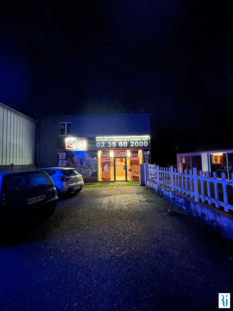 LOCAL COMMERCIAL QUINCAMPOIX PLEIN CENTRE VILLE