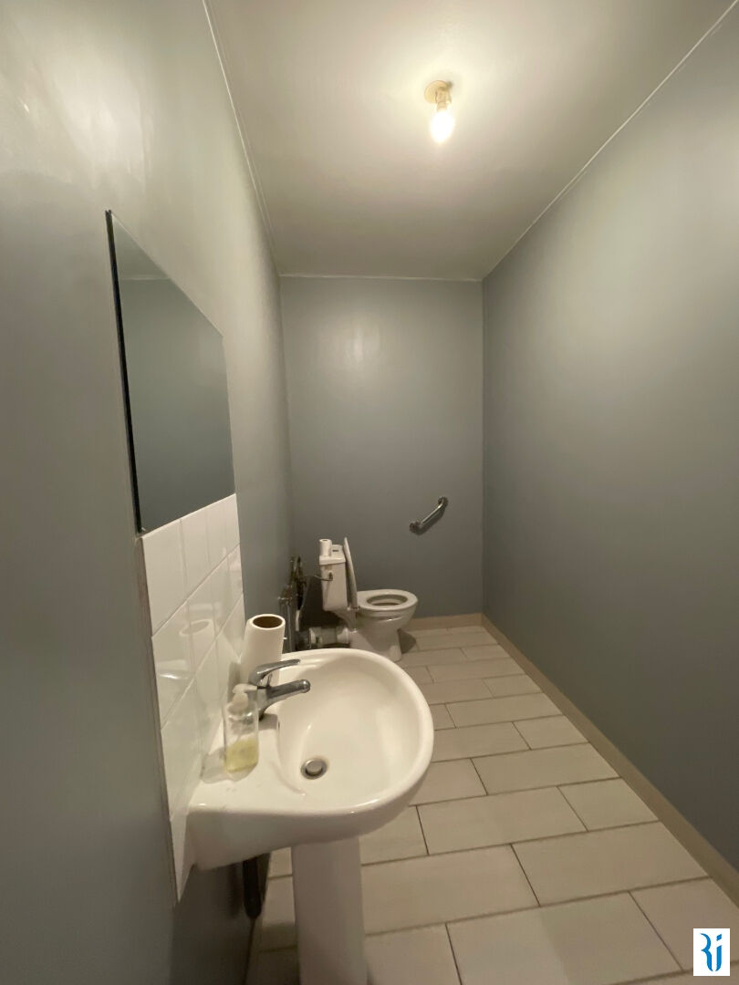 LOCAL COMMERCIAL QUINCAMPOIX PLEIN CENTRE VILLE