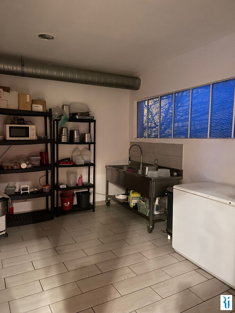 LOCAL COMMERCIAL QUINCAMPOIX PLEIN CENTRE VILLE